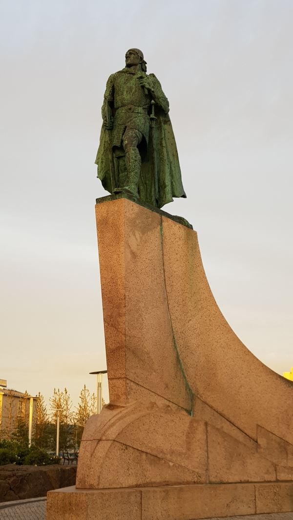 아메리카 대륙을 처음 발견한 탐험가 레이푸르 에이릭손의 동상
