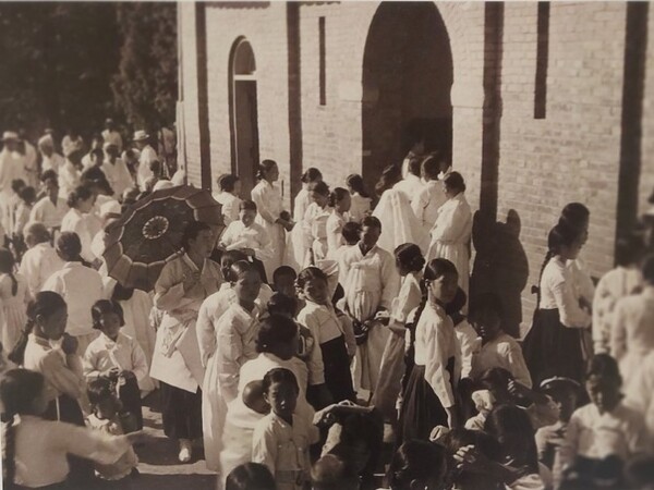 평남 진남포 성당의 주일 모습(1930년대)